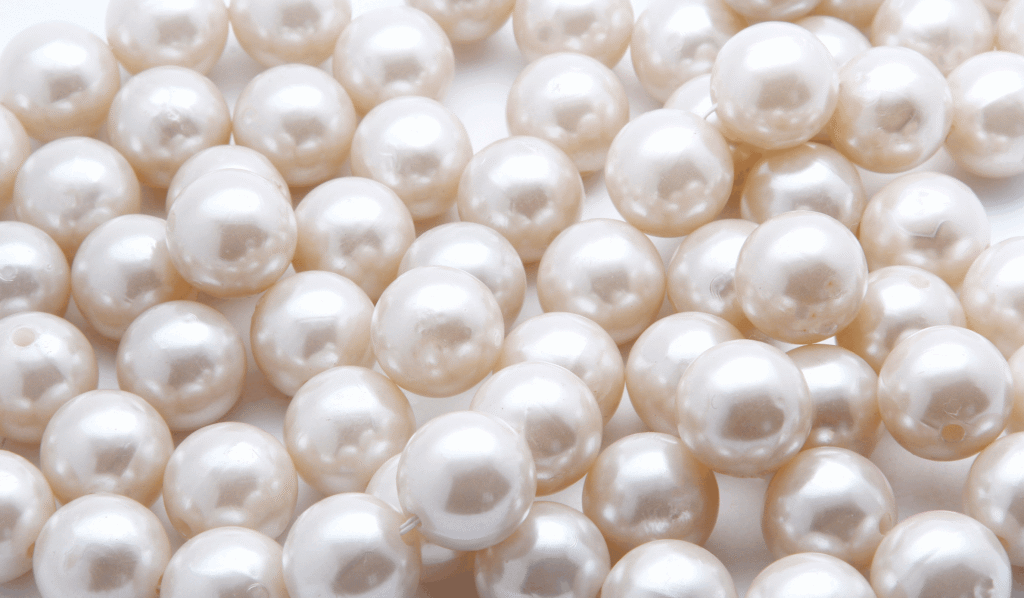 Pearl Powder in Traditional Chinese Medicine: Benefits, Uses, and Safety for Radiant Skin and Holistic Wellness